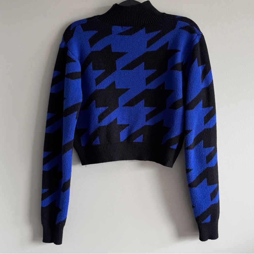AKIRA Royal Blue and Black Houndstooth Cropped Sweater - Picture 2 of 7